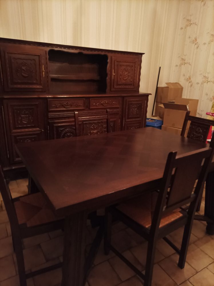 Donne salle � manger : vaisselier, table + 4 chaises 0 Moulins (03)