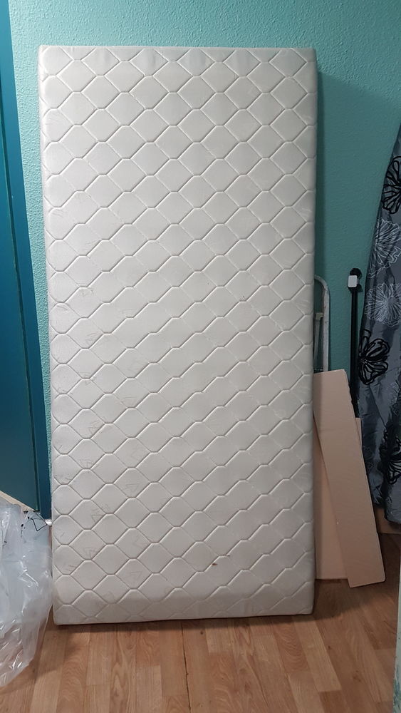 Donne
1 sommier tapisser  pour lit une place . 0 Longwy (54)