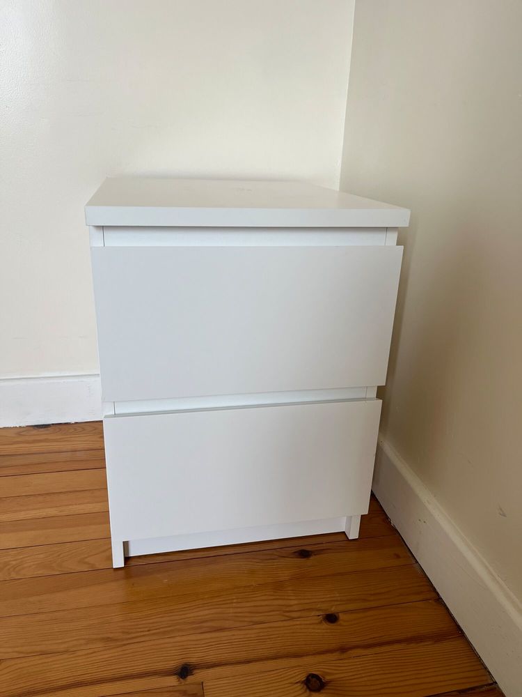 JE DONNE - Table de nuit / petite commode blanche 0 Charbonni�res-les-Bains (69)