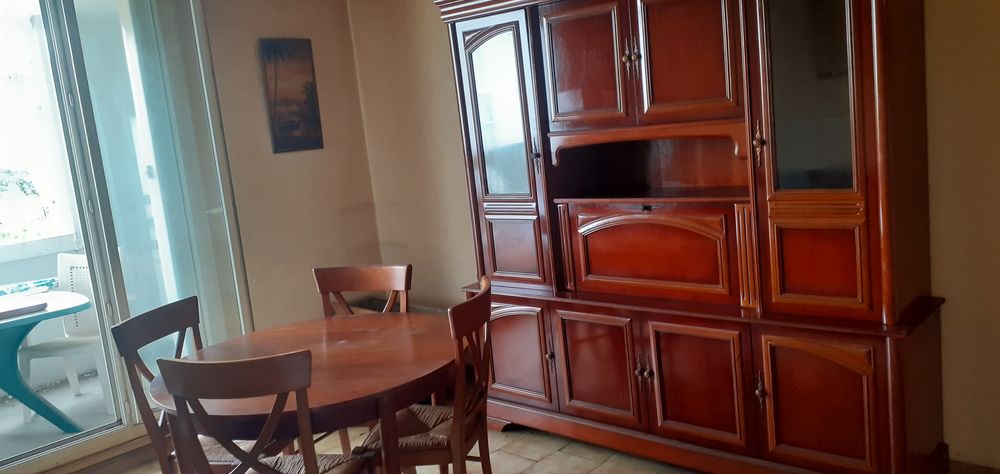 Donne table Ronde avec rallonge 4 chaises et un bahut 0 Le Cannet (06)