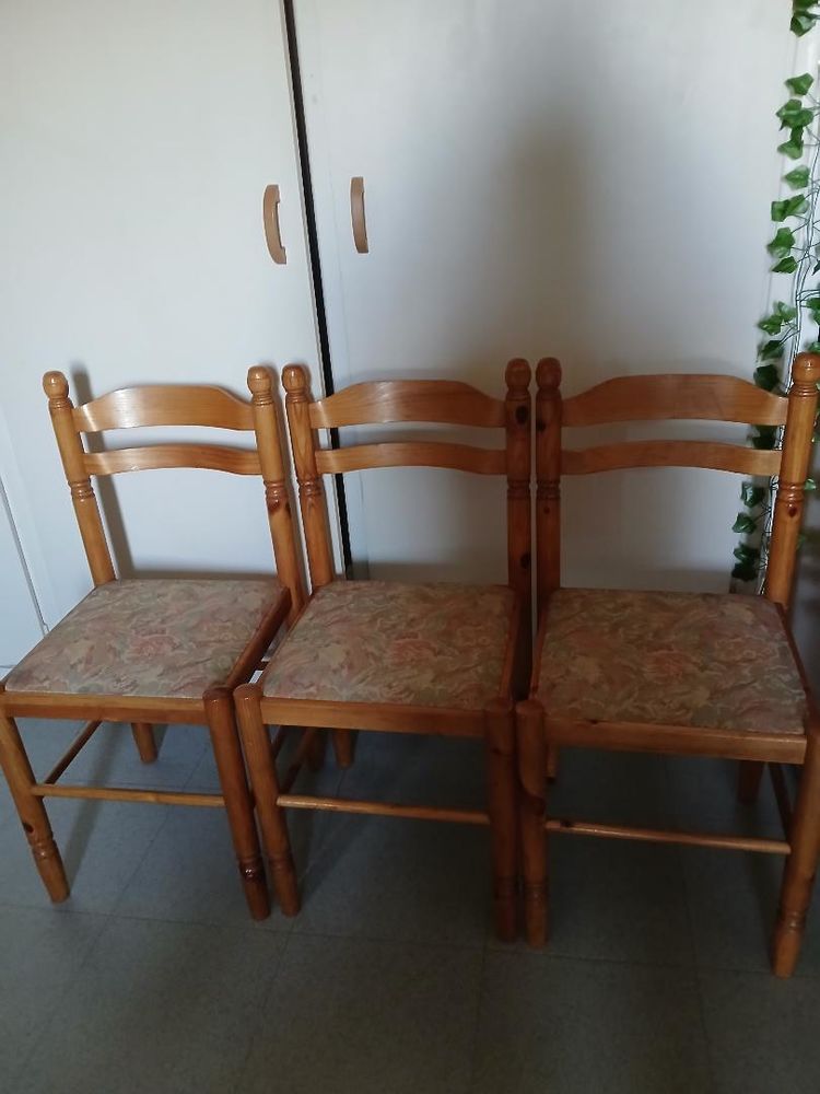 A donner rapidement trois chaises en pin bon �tat 0 Drancy (93)
