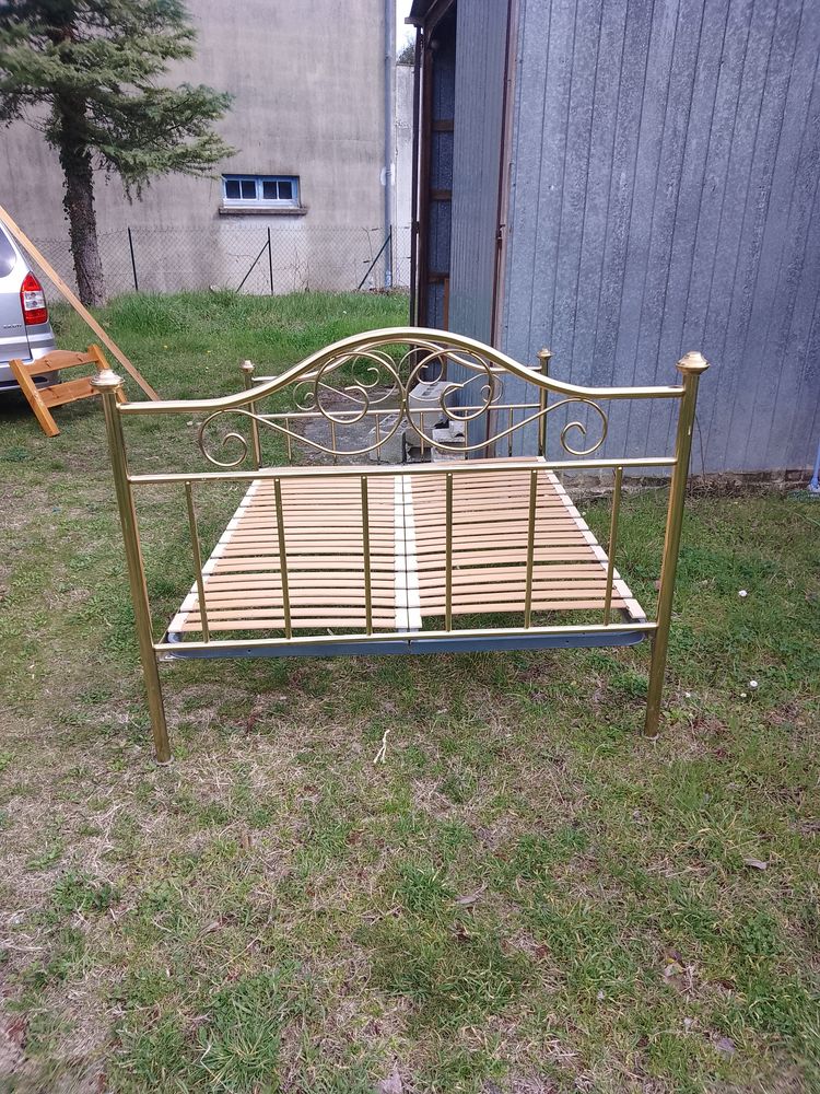 lit en fer dore 80 Le Teil (07)