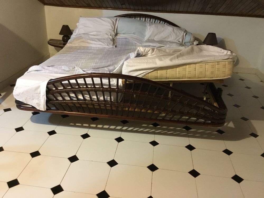 lit double 180x200cm 400eur 400 Rivi�re-Sal�e (97)