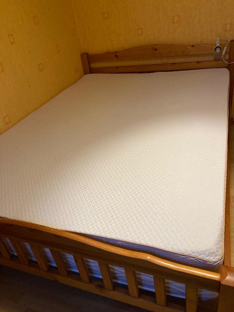 Lit Double en Bois avec Matelas 250 Sainte-Euph�mie (01)