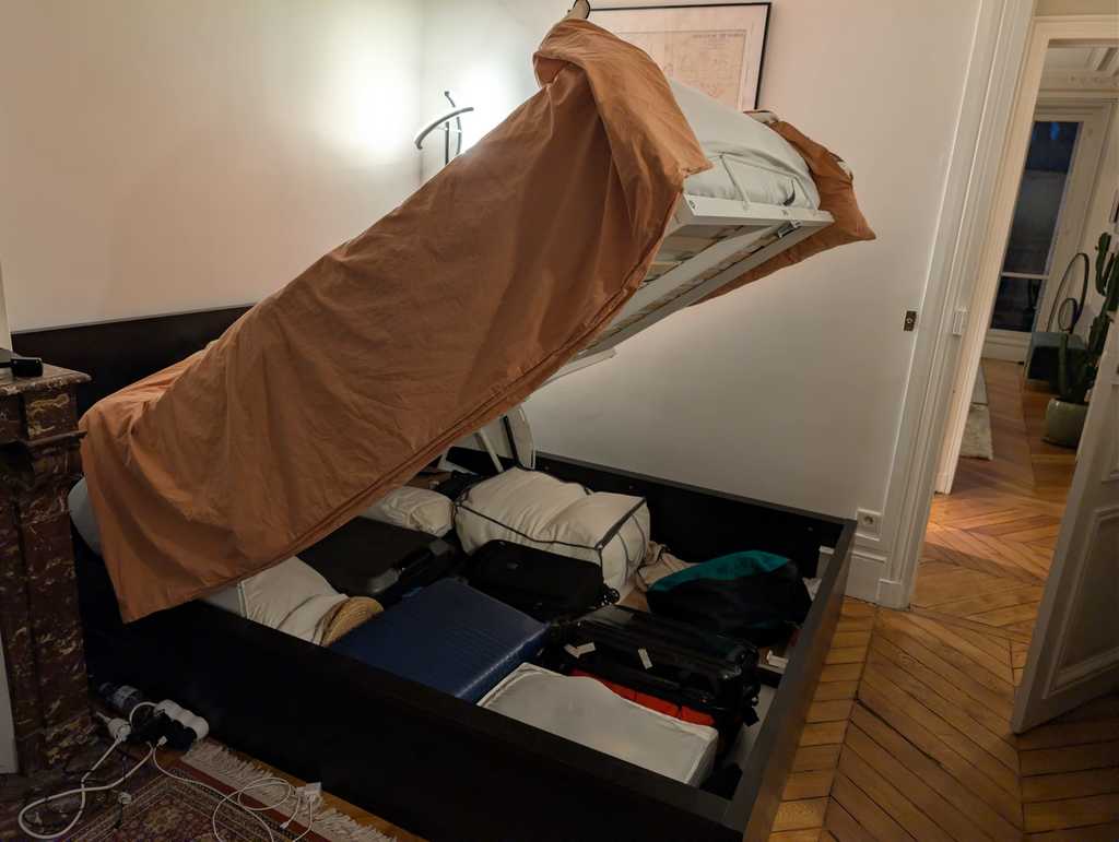 Lit double coffre � d�monter sur place 200 Paris 17 (75)