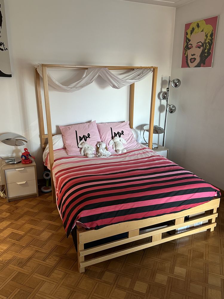 lit double  VIVEL en 140  � baldaquin et un bureau 150 Nice (06)