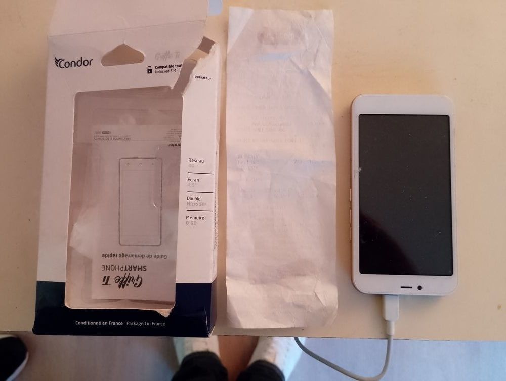 Doublon NEUF Smart-Phone 4G CONDOR 32Go 3GHZ 40 Bourges (18)