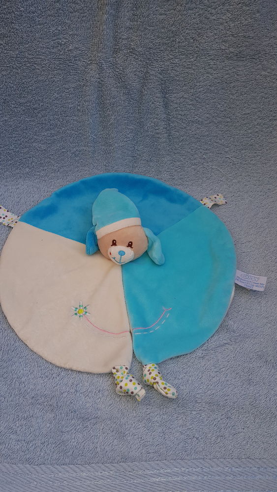 Doudou rond chien bleu et blanc - Fleur - Gipsy 10 La Clotte (17)