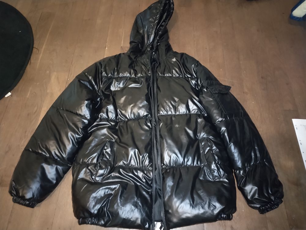 Doudoune brillante bien gonfl�e (taille XXL)
28 Brillon-en-Barrois (55)