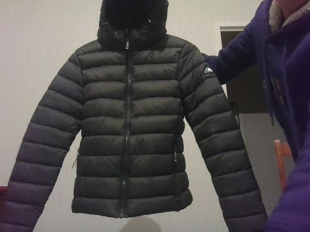 DOUDOUNE CLASSIQUE FUJI SUPERDRY 
COULEUR KAKI.
PRIX 75�
0 Vannes (56)