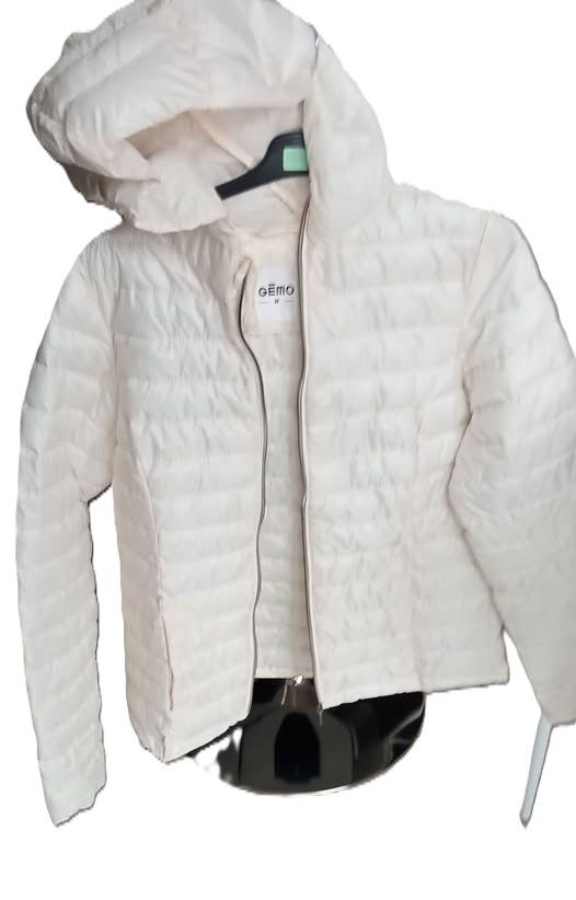 Doudoune l�g�re avec capuche.
12 Violaines (62)