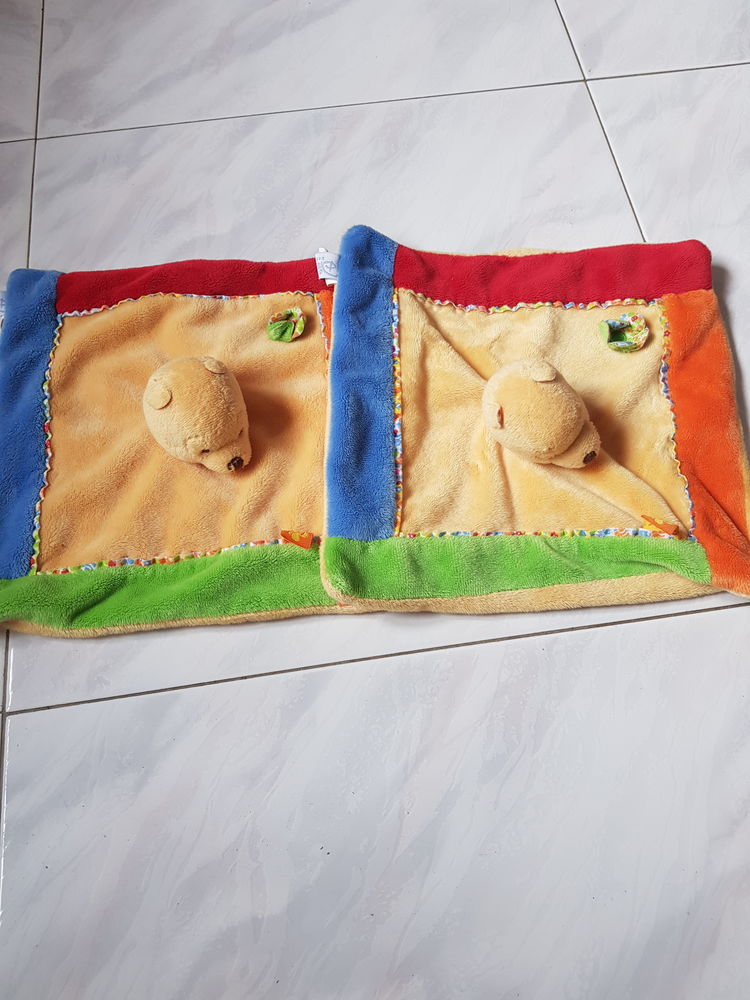 LOT DE 2 DOUDOUS CARRE PLAT WINNIE - FLEUR - NICOTOY 10 La Clotte (17)