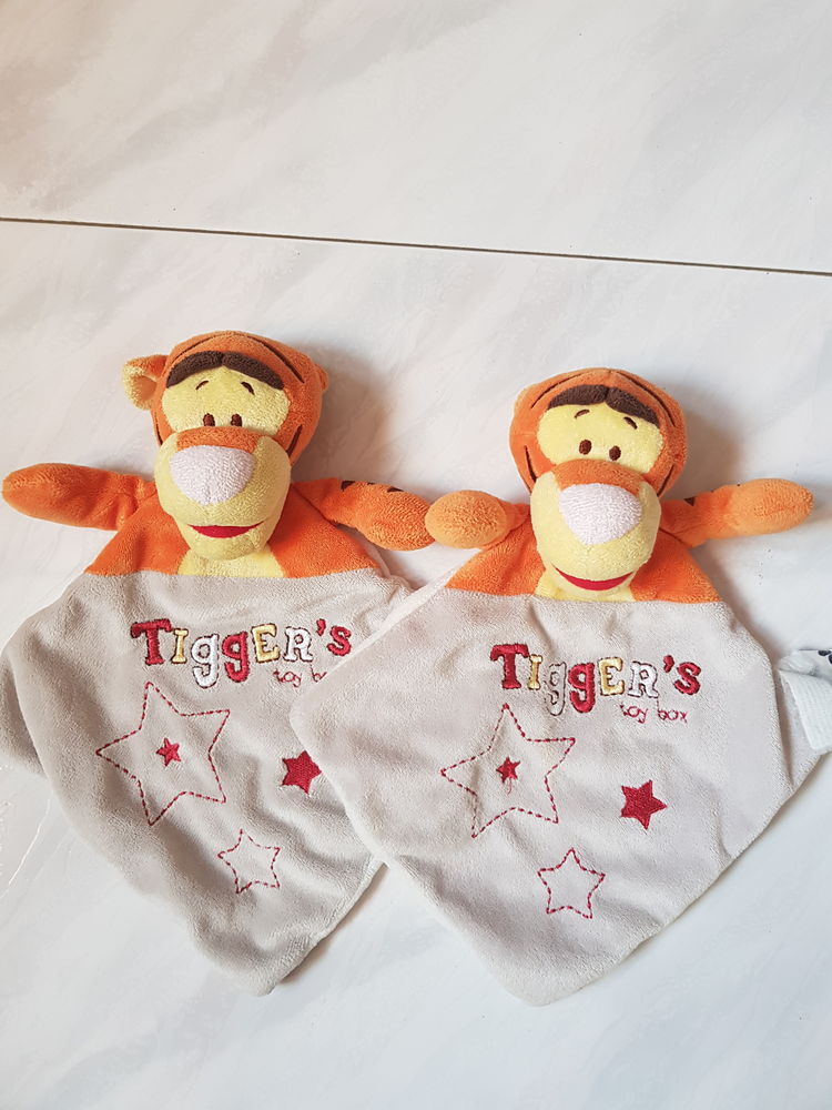 Lot de 2 doudous tigrou tiggers - disney 12 La Clotte (17)