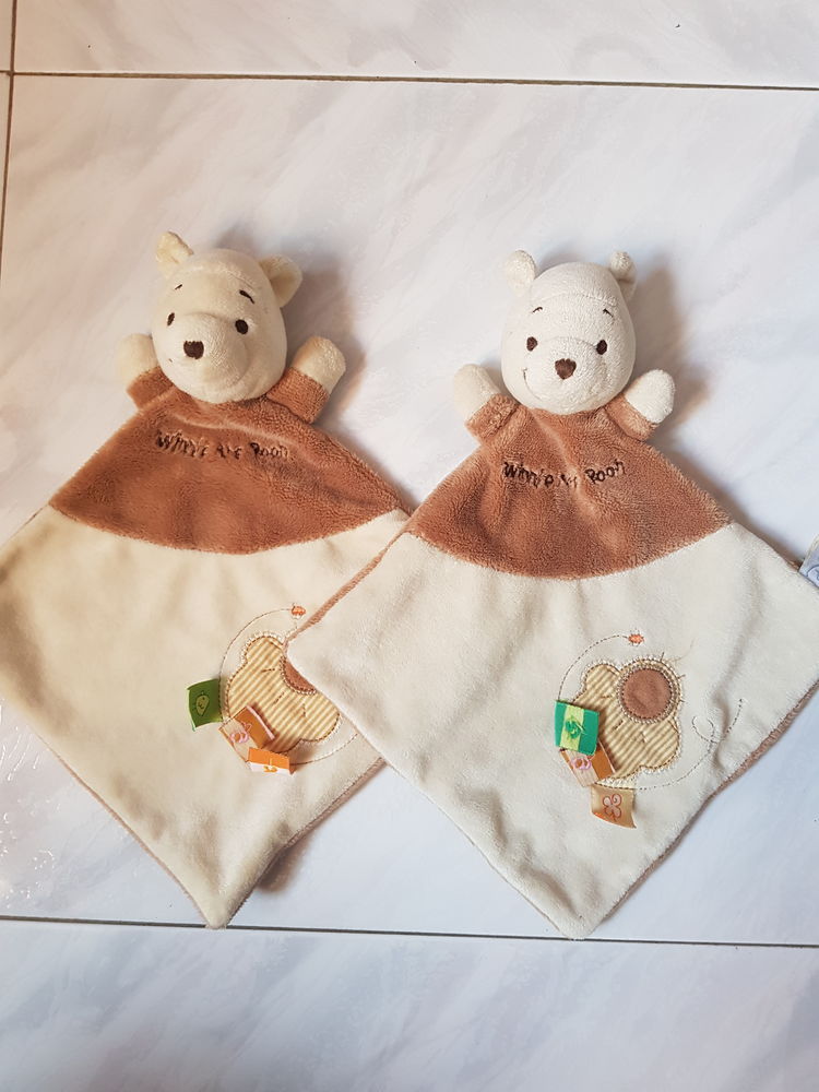 Lot 2 doudous winnie l'ourson losange beige- soleil - disney 12 La Clotte (17)