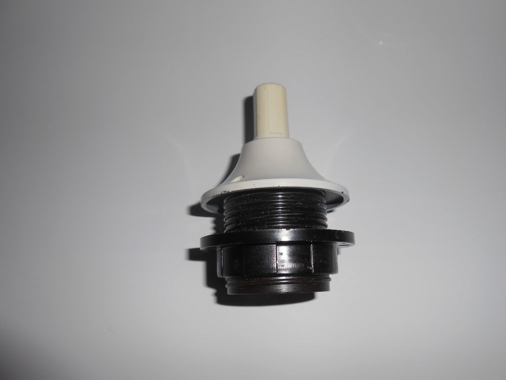 douilles E27 REFERENCE N� 141 1 Vend�me (41)