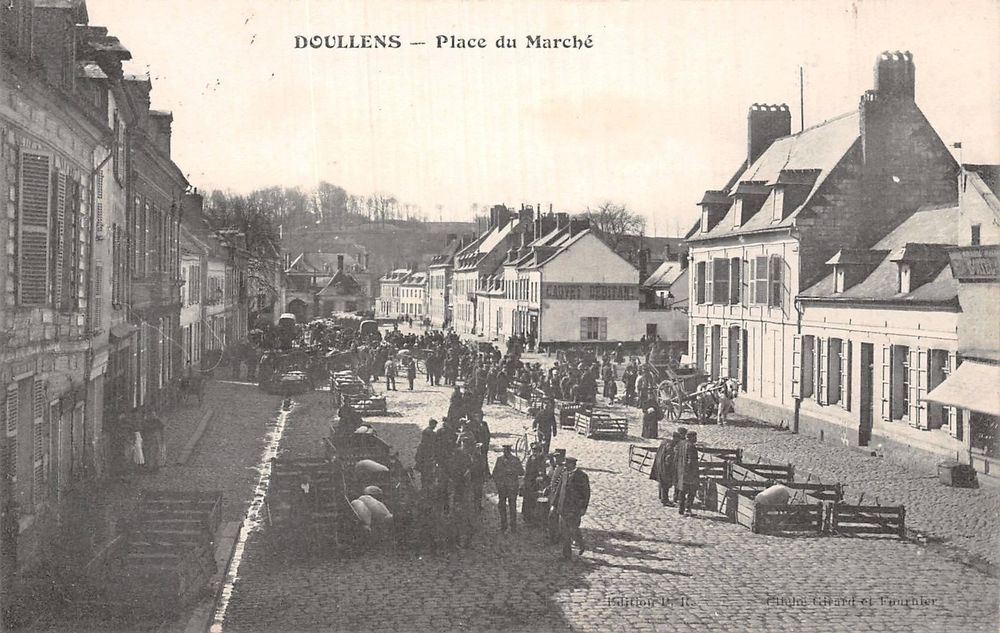 Cpa du 80 Doullens --  Le March� aux Porcs. 8 Lucheux (80)