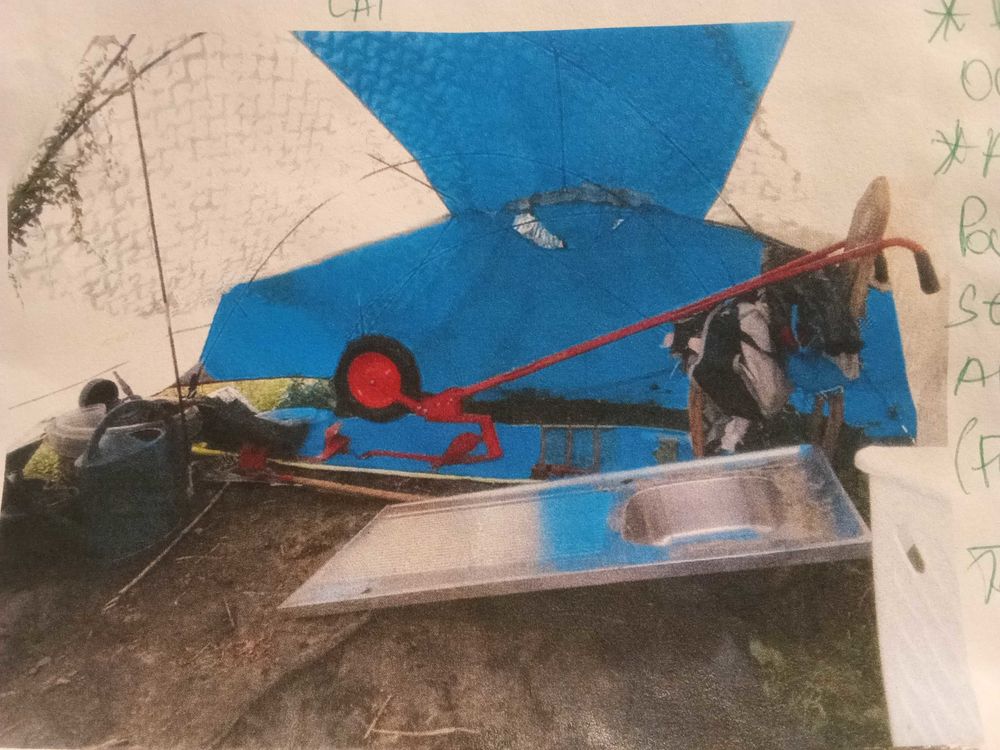 (dpt65)houe mara�ch�re /abri semi grande tente/table/�vier/ 120 Tarbes (65)