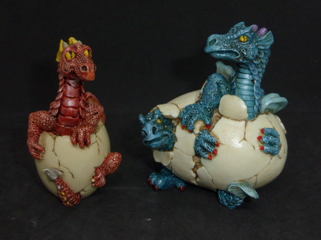 Lot 2 dragons en r�sine dans oeuf 20 Rueil-Malmaison (92)
