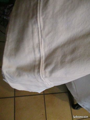 Drap coton blanc avec bourdon 2 m 75 x 2 m environ
10 M�rignies (59)