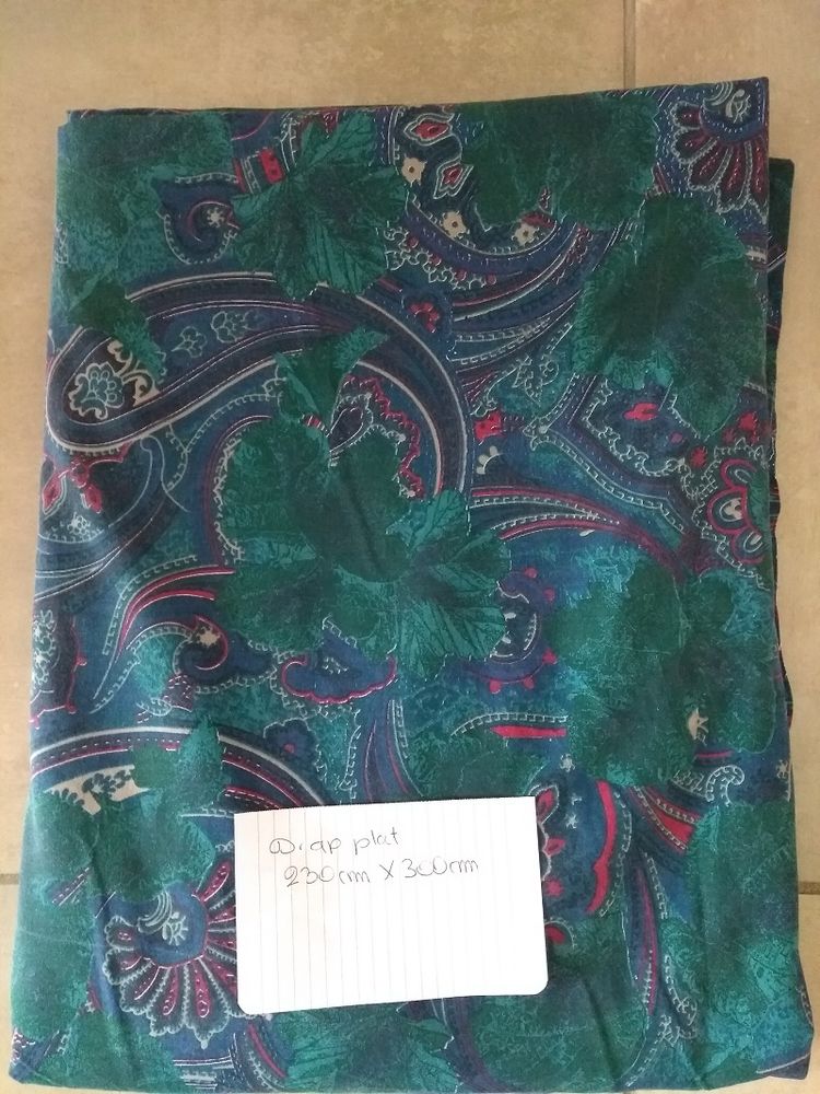 drap plat vert motif cachemire
10 Metz (57)
