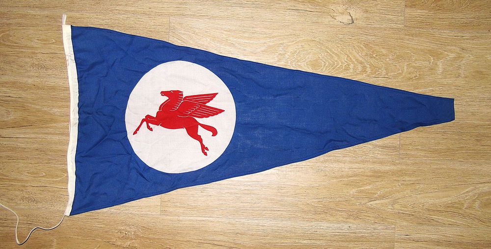 Drapeau MOBIL OIL PEGASUS voiture ancienne fanion banniere Mobiloil d�co garage retro 100 Dunkerque (59)