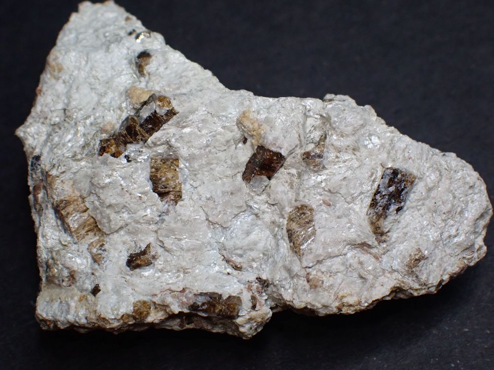 Dravite Cayola Ch�teau d'Olonne �e France 27gr 49 x 34 x 14 La Petite-Raon (88)