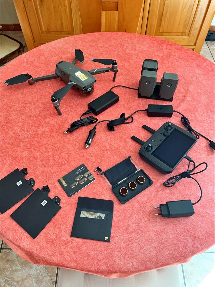 Drone DJI Mavic 2 Zoom + Radiocommande DJI Smart Controller 600 Leuville-sur-Orge (91)