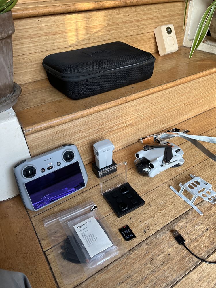 drone DJI Mini 3 Pro avec accessoires ( tr�s bon �tat ) 890 Paris 17 (75)