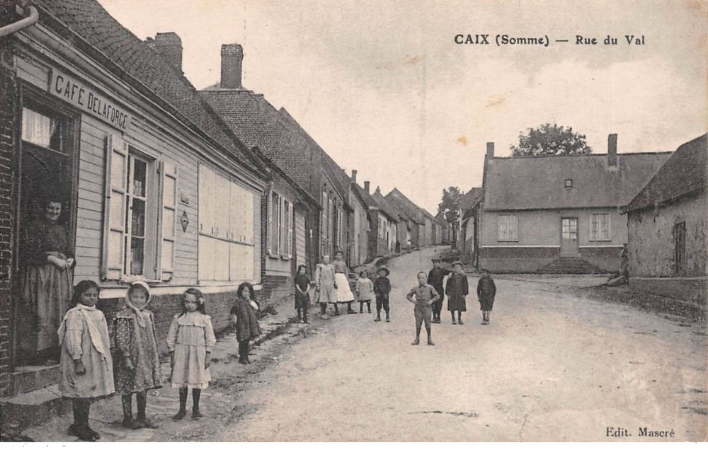 Cpa du80 CAIX Somme - Rue du Val Caf� Delaforce.. 20 Lucheux (80)