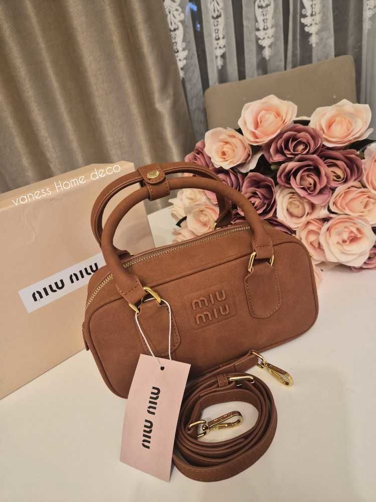 dupe de luxe miu miu neuf boite et pochette cuir de veau et daim 160e 160 Drancy (93)
