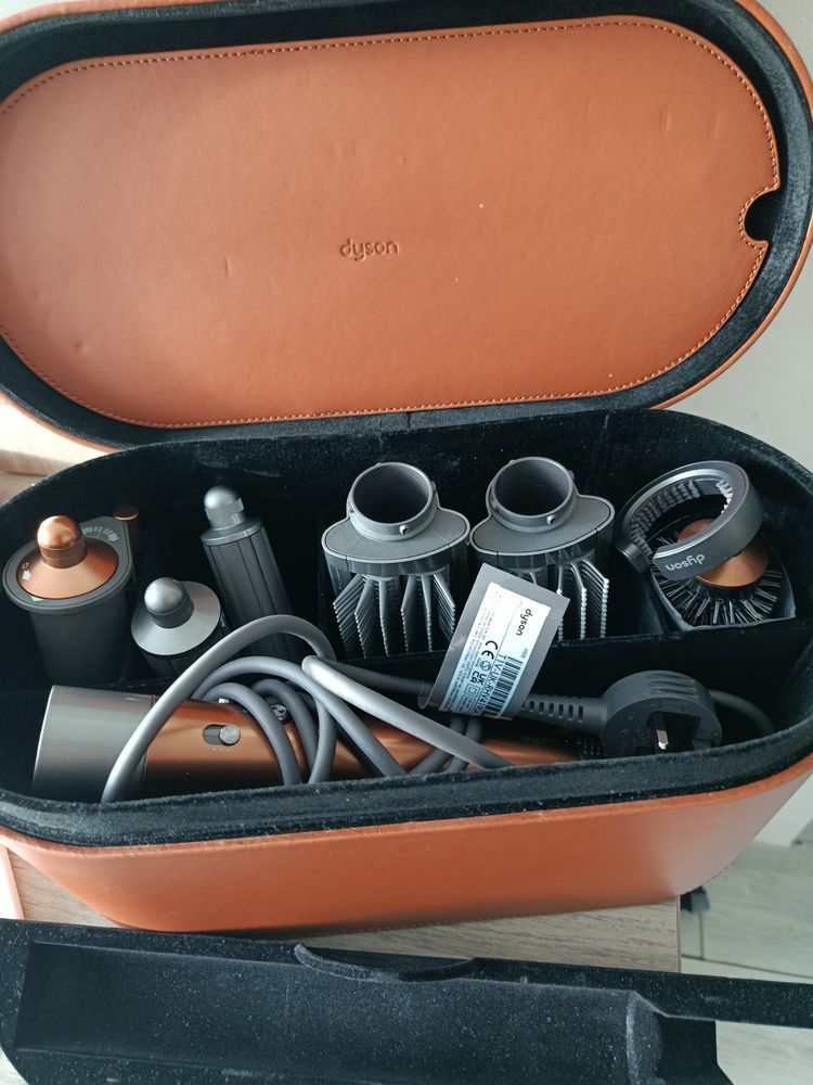 Dyson airwrap 250 Saint-Amand-les-Eaux (59)