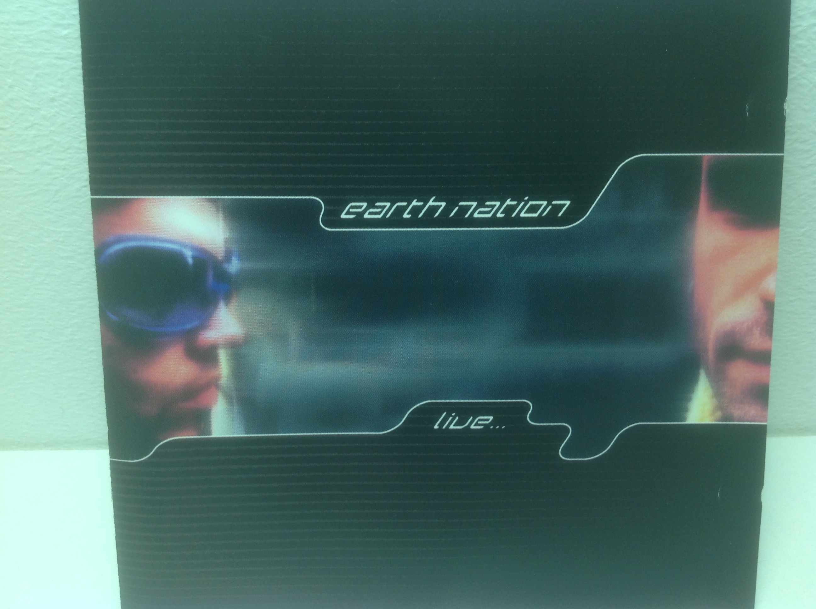 EARTH NATION LIVE CD ETAT NEUF Envoi Possible
9 Tr�gunc (29)