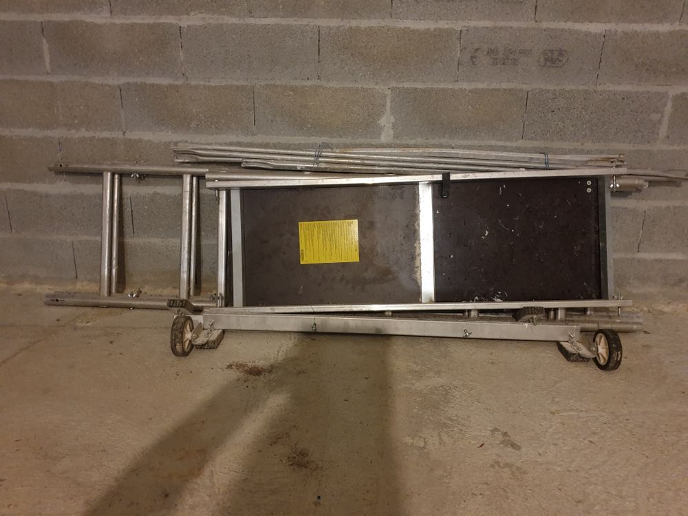 ECHAFAUDAGE d'int�rieur.
190 Conne-de-Labarde (24)