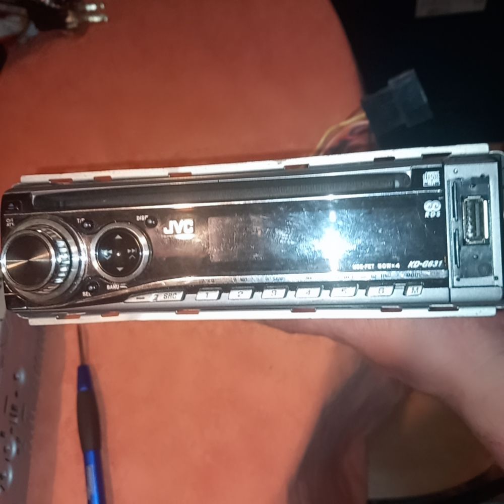 �change auto radio jvc contre bon ventilateur 1 Saint-L�on-sur-l'Isle (24)