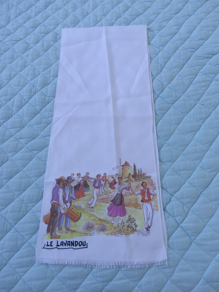 ECHARPE blanche  LE LAVANDOU  3 Saint-Etienne (42)