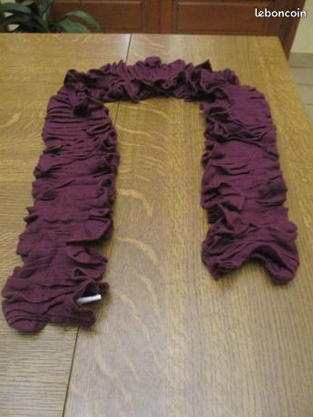 Echarpe bordeaux neuve longueur 1m 0 M�rignies (59)