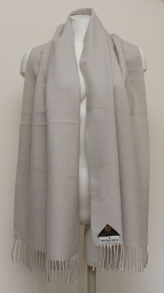 Echarpe cachemire gris perle LORO PIANA pour A.M BERETTA 100 Issy-les-Moulineaux (92)