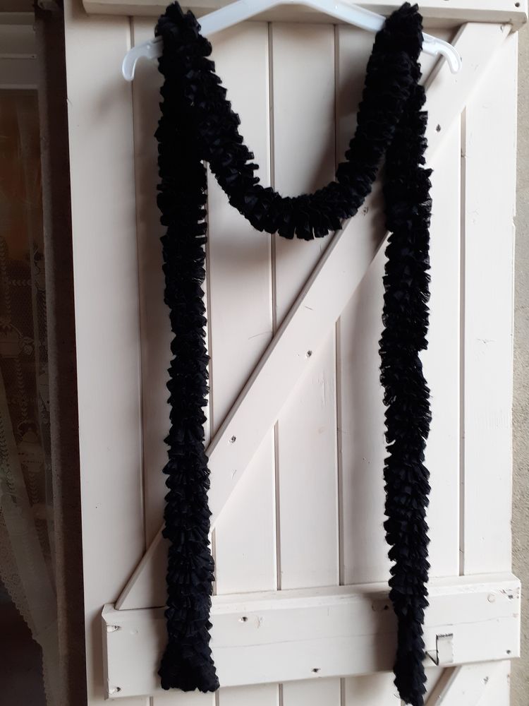 Echarpe chenille noire 2 Grisolles (82)
