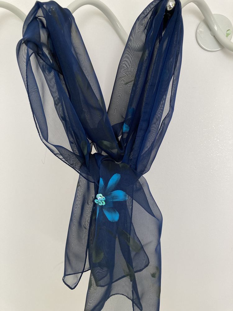 Echarpe fleurie bleue 5 Poitiers (86)