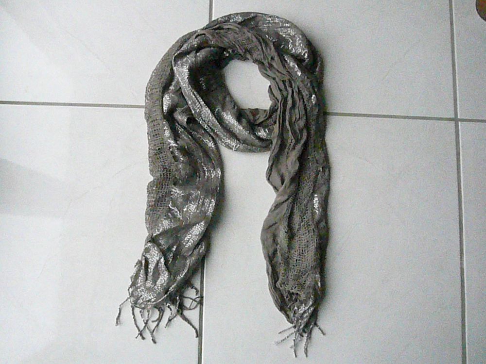 Echarpe longue fantaisie 7 Franqueville-Saint-Pierre (76)