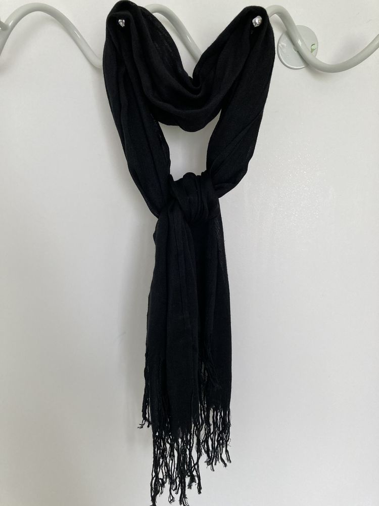 Echarpe noire � franges 10 Poitiers (86)