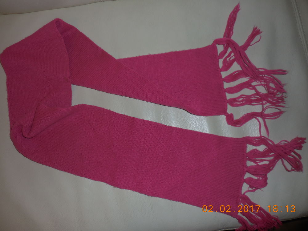 écharpe rose en lainage 2 Sète (34)