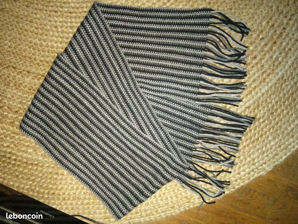 �charpe Zara grise et noire 5 Beauchamp (95)