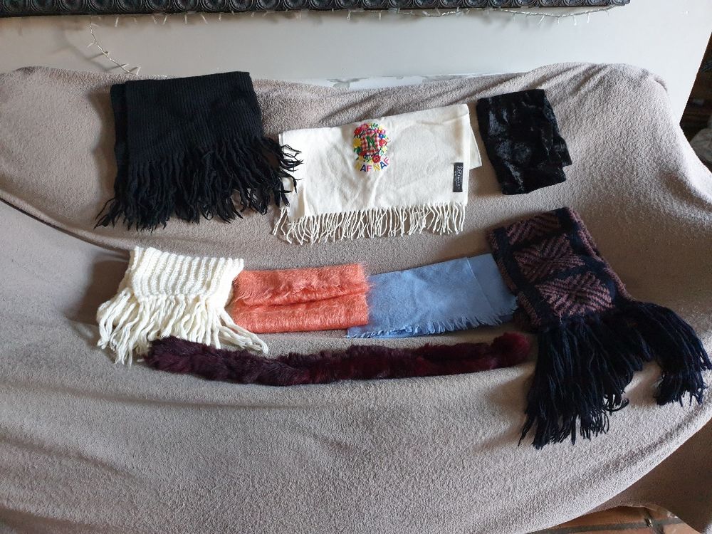 Echarpes en laine avec franches
1 Mouxy (73)