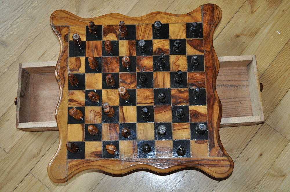 jeu d'echec en bois vernis comme neuf aec tous ses pions 0 Le Chambon-Feugerolles (42)