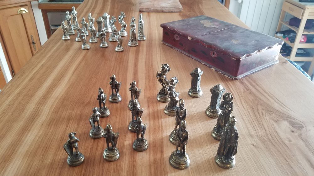 Jeu d �chec en �tain, sans damier. 250 Roquecourbe-Minervois (11)