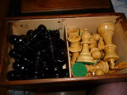 Jeu d'�checs en bois d'aplomb. 100 Montigny-l�s-Metz (57)