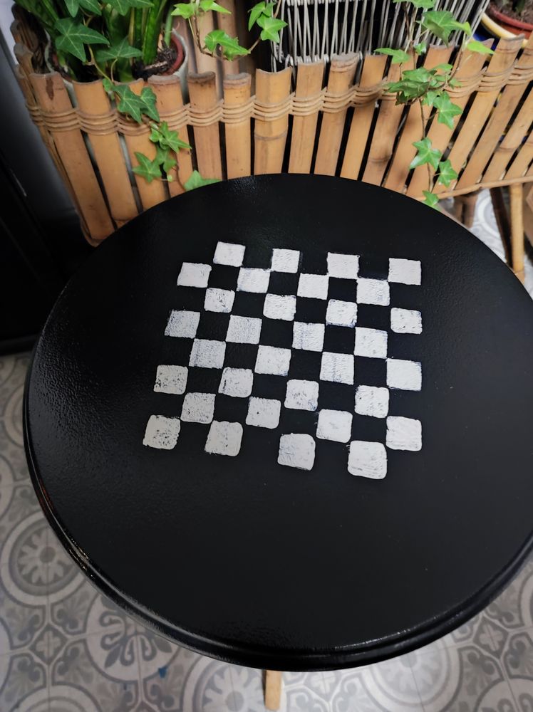 Jeu d'�checs sur gu�ridon en bois 40 Chocques (62)