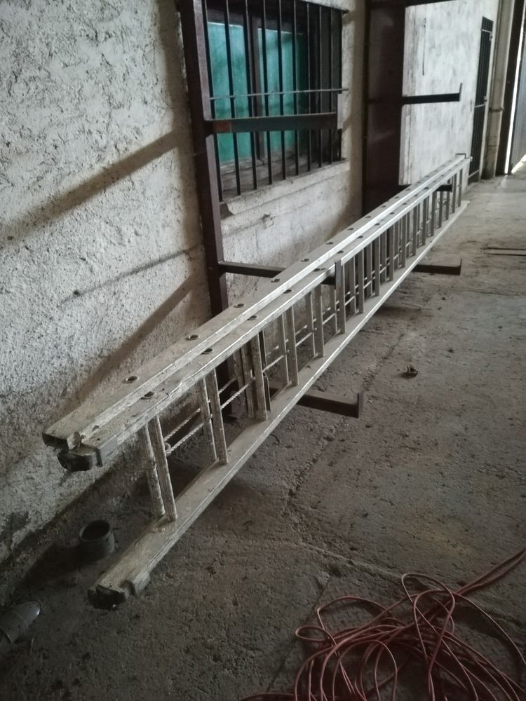 Echelle Alu Coulissante de 9M. 160 B�ziers (34)