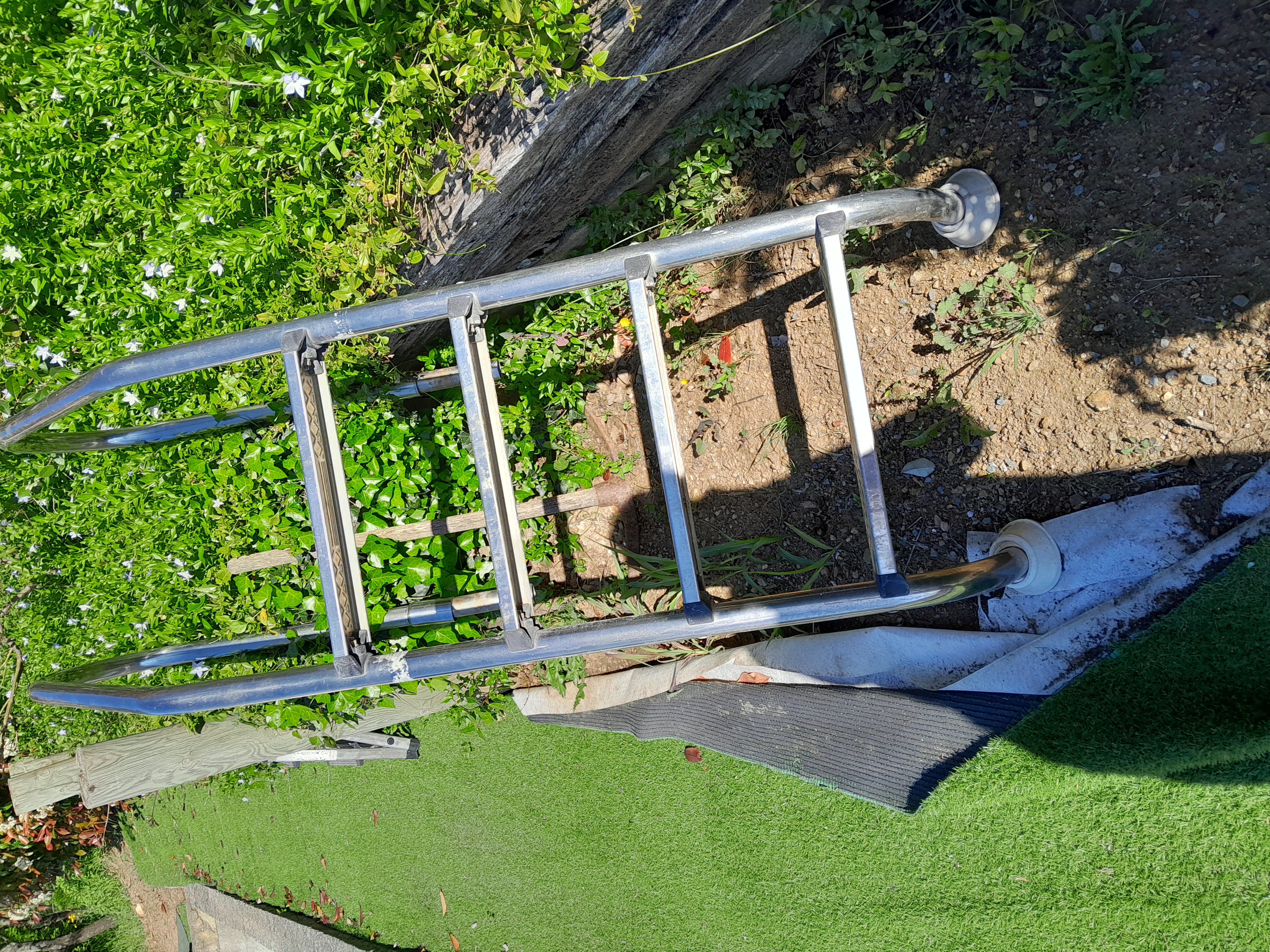 echelle piscine 4 marches avec ancrage articul� 100 Mons (34)